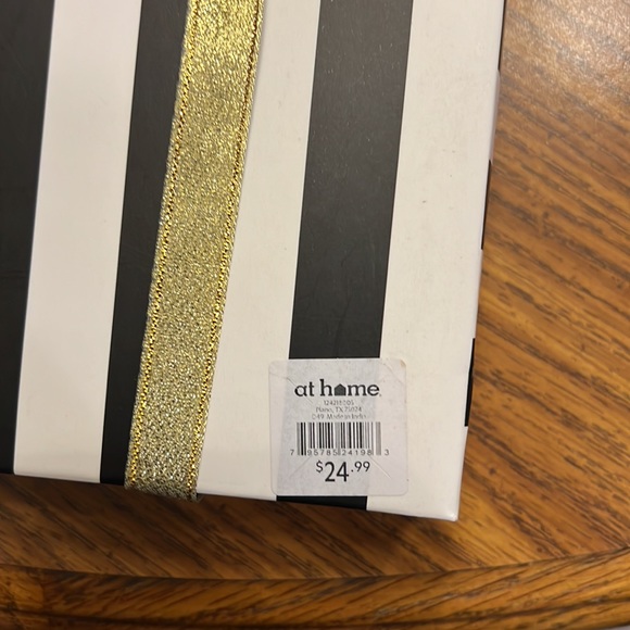 NWT Cheese serving set. Gold finish. - Picture 3 of 7